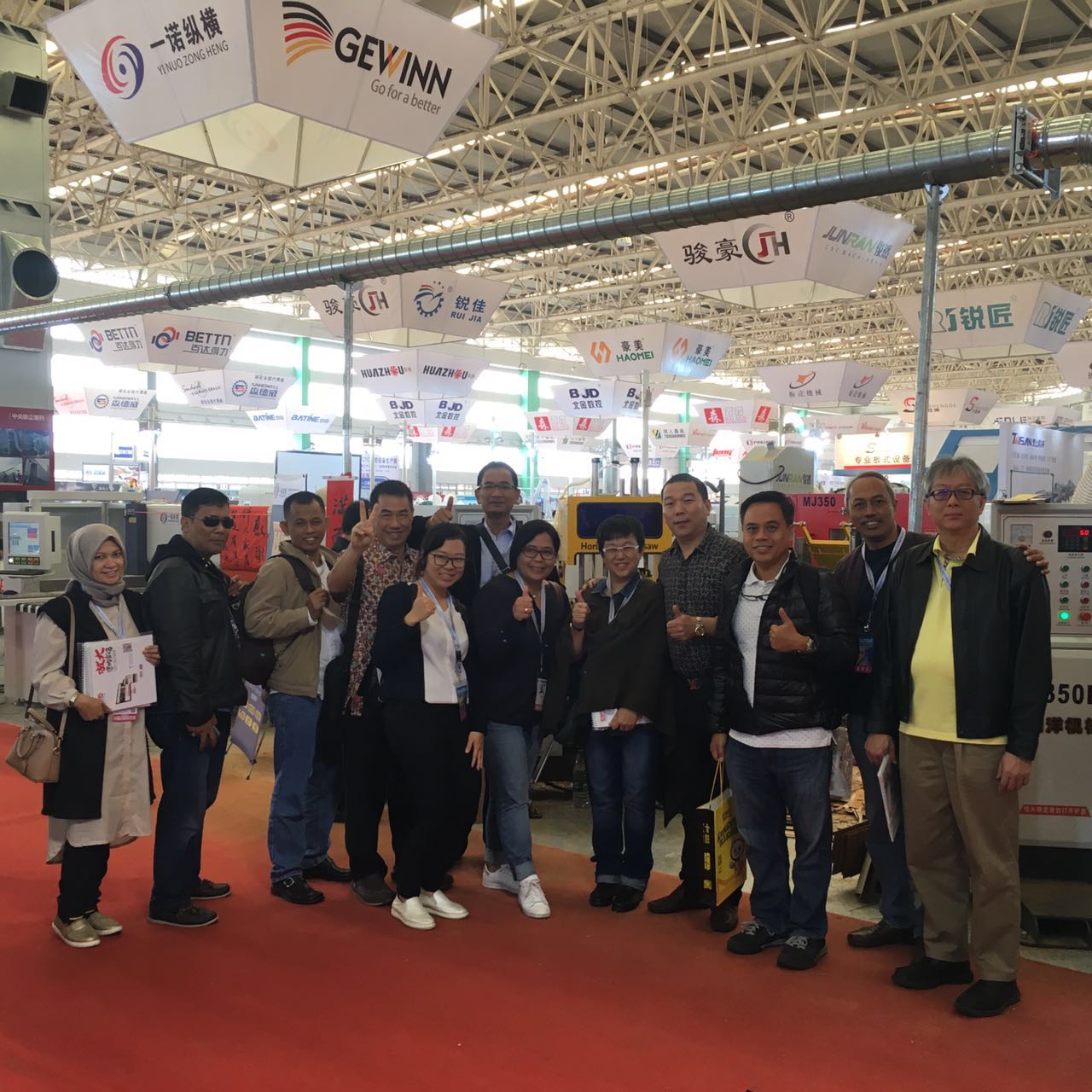 Gewinn wood machine exhibition