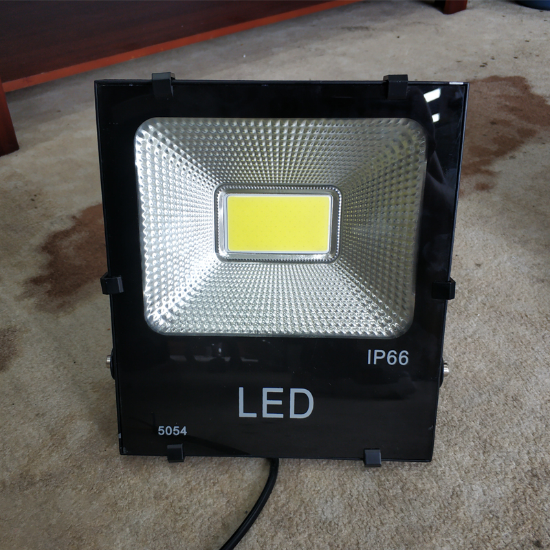 Best selling products 2018 in europe  portable rechargeable stadium or housing ip66 100 watt led flood light