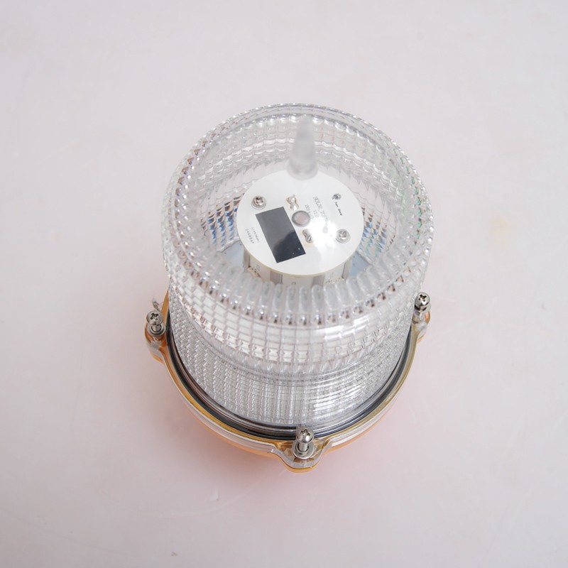 Low intensity 32.5cd aviation obstacle lighting for towers