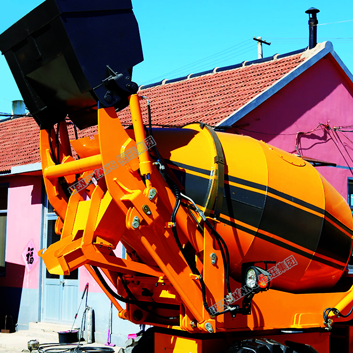 Self Loading Concrete mixer Truck 2.6 CBM Automatic Feeding Concrete mixer Truck