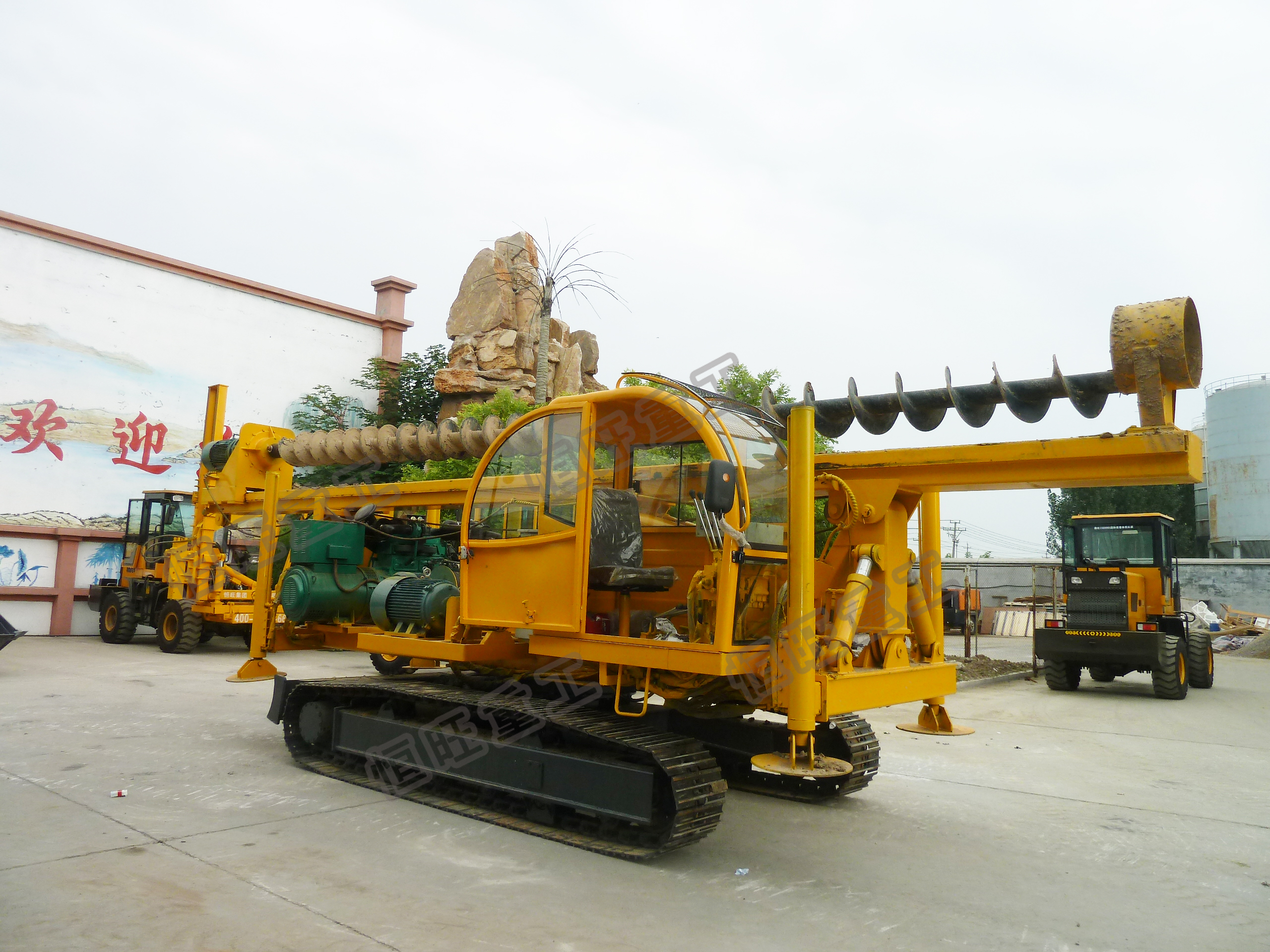 High quality Hydraulic screw pile driver Crawler drilling machine