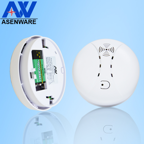 Battery operated chamber for smoke detector