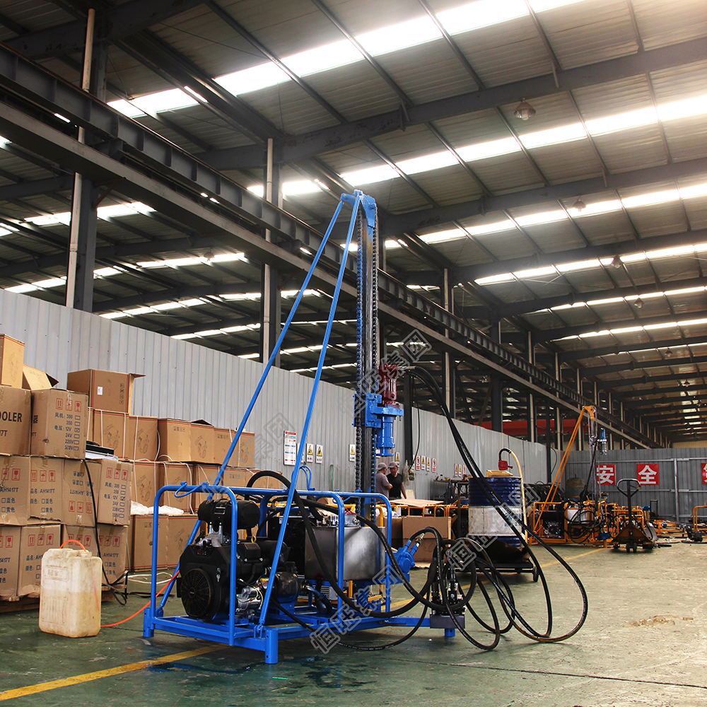 High efficiency underground mining drilling rig with screw-type air compressor