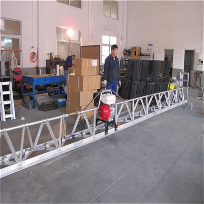 Vibratory floor leveling surface finishing machine vibrating concrete screed