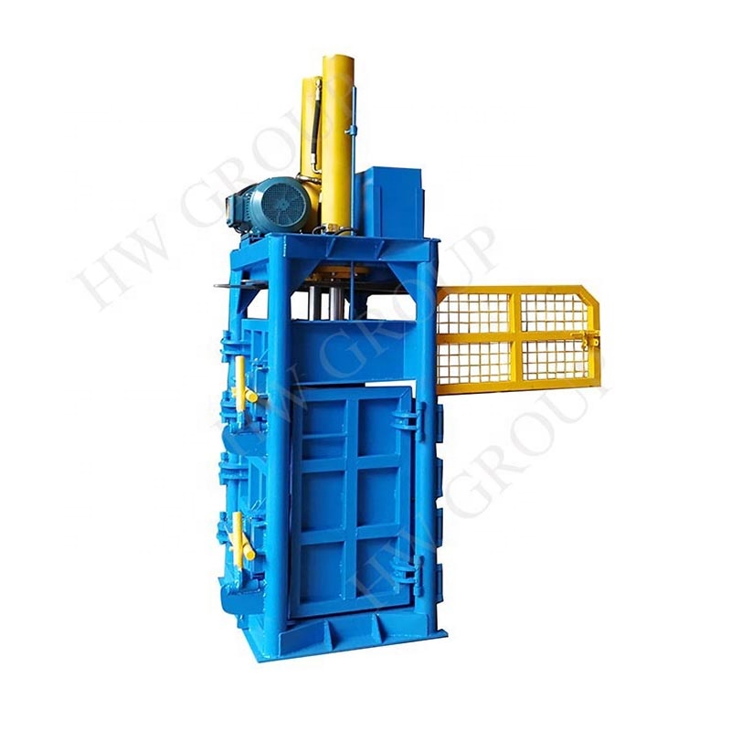 Mini hydraulic press hay and straw baler machine