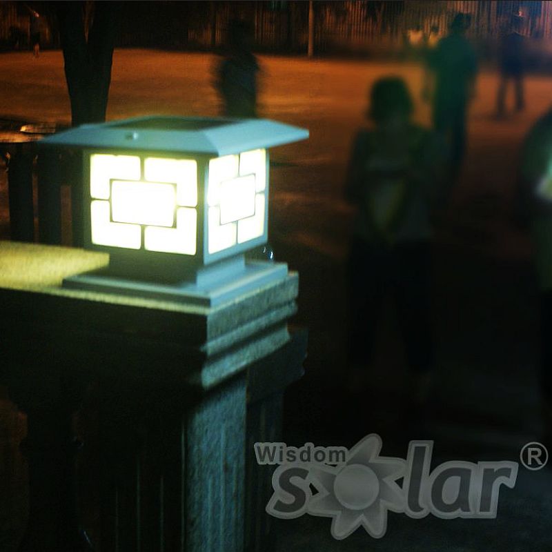 High Quality Outdoor decorative LED Solar Garden Fence Lights