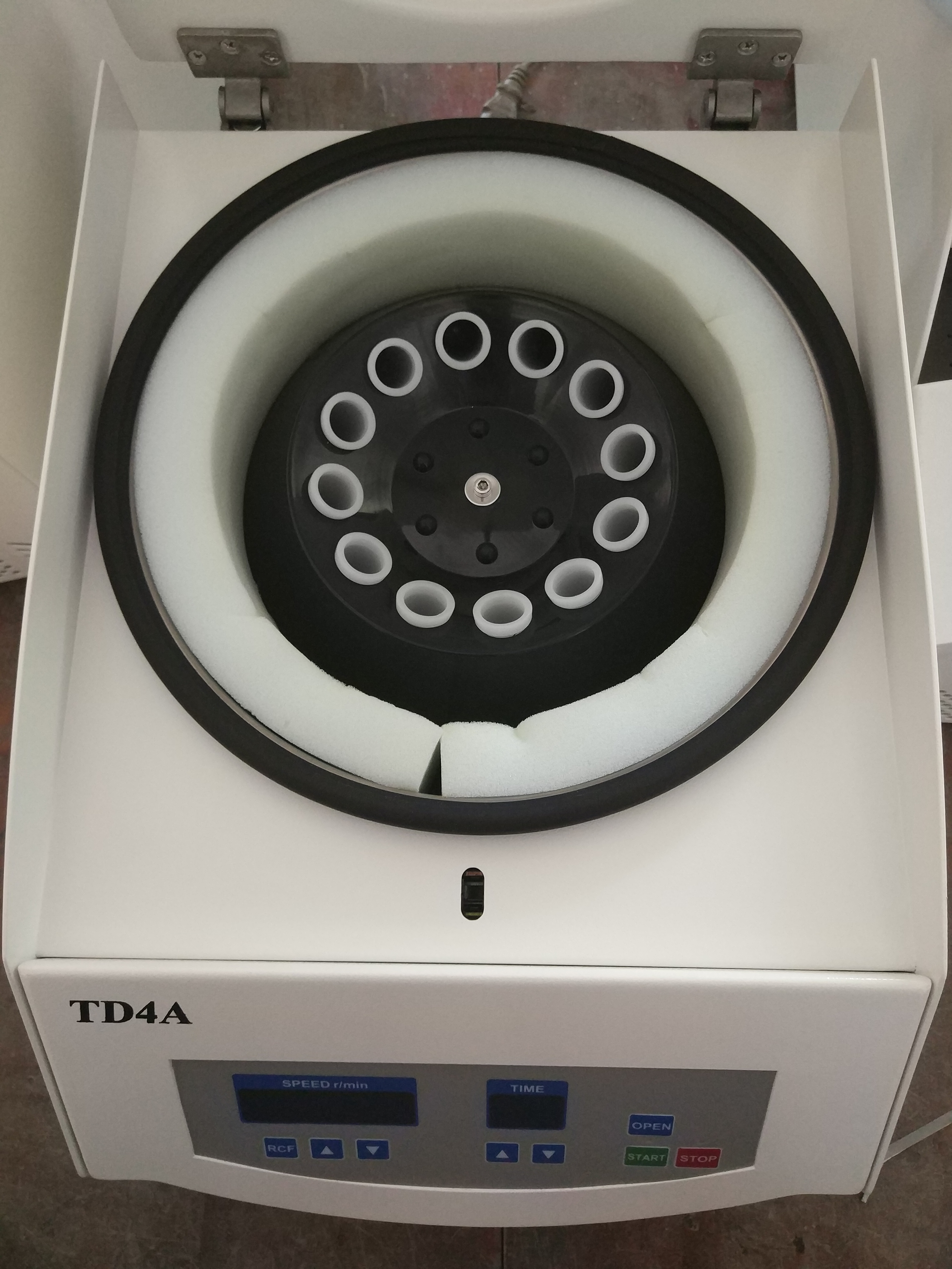 Laboratory Table Top Low Speed Centrifuge Made in China TD4A