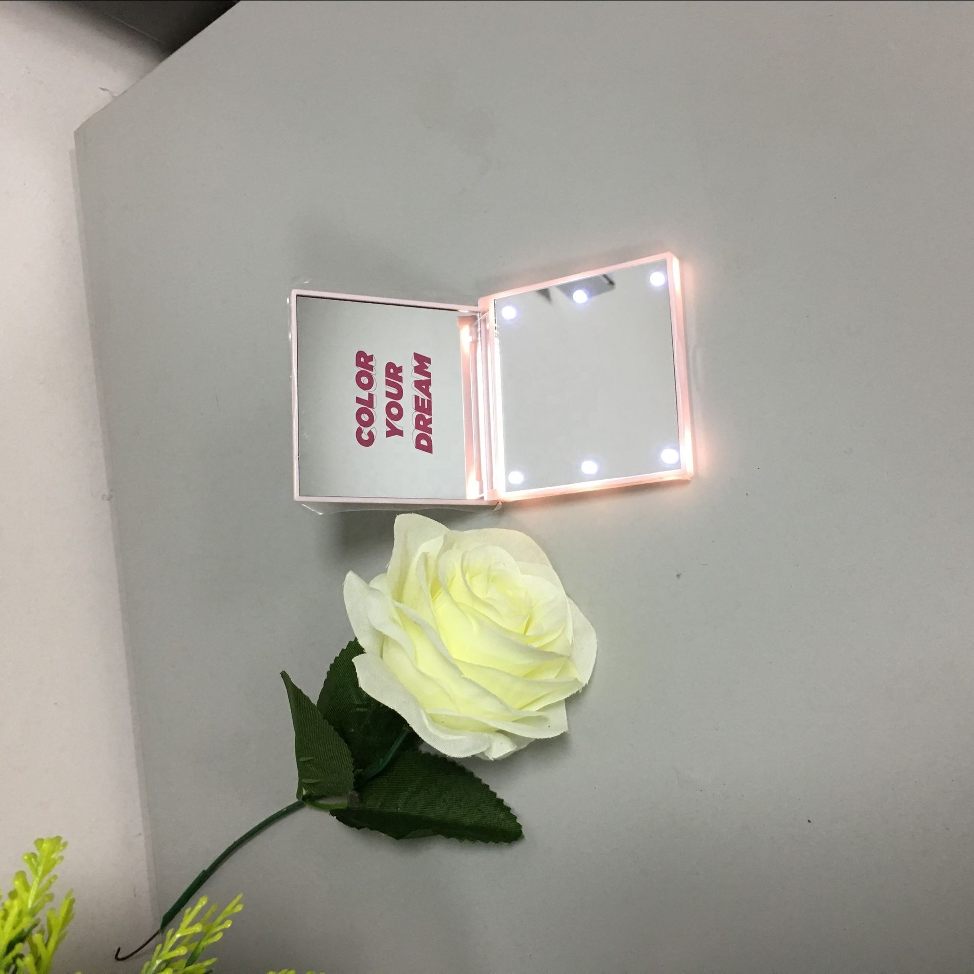 Small Portable Foldable Compact Mirror with d battery 6 Bright LED Lights