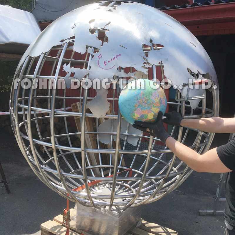 DONGYUAN 2 Meter Decorative Stainless Steel Gadern Ball with World Map Metal Sculpture (of Stainless Steel/Iron/Metal Alloy) image4