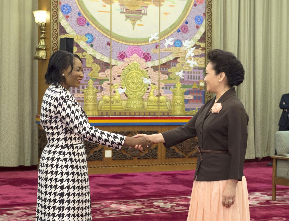 Two Eight-Warmly welcome The wife of president of Malawi comes our Two Eight Ceramics for visiting |-3