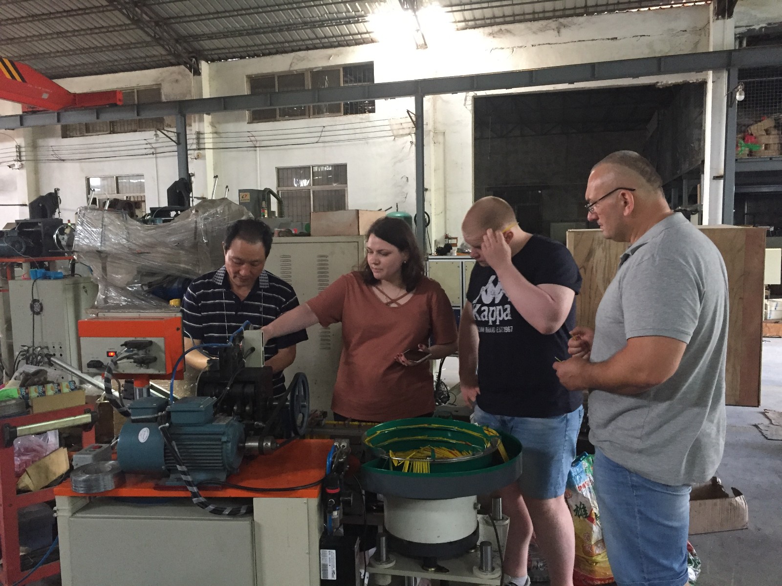 MEIXIN-News | Russian Clients Visited MEIXIN Comb Brush Making Machine Manufacturer-1