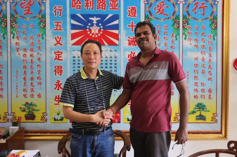 MEIXIN-Malaysia Client Came To Study The Operation Of His Machine | Meixin Brush