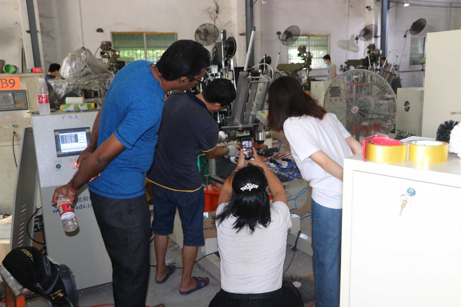 MEIXIN-Malaysia Client Came To Study The Operation Of His Machine | Meixin Brush-1