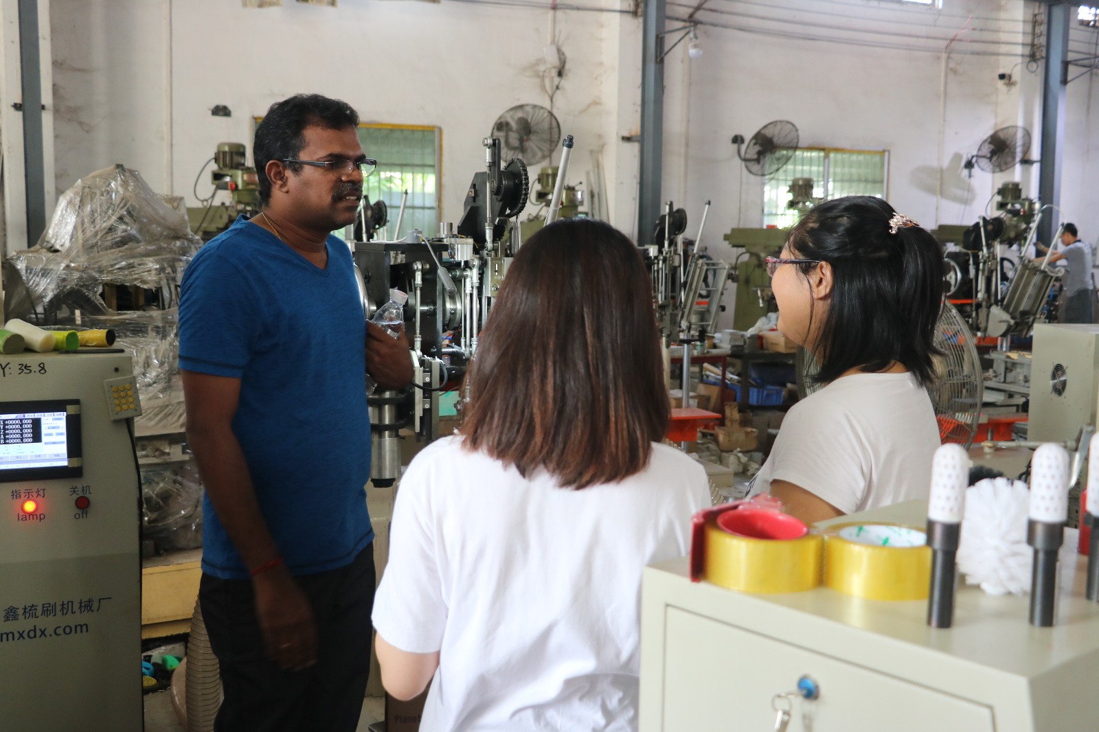 MEIXIN-Malaysia Client Came To Study The Operation Of His Machine | Meixin Brush-2