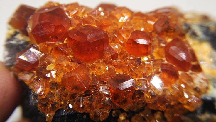 raw garnet stone