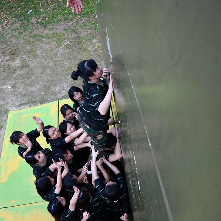 news-Uptop Furnishings-Corporate group building activities-img-1